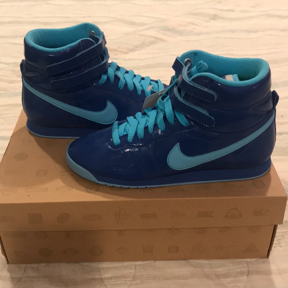 Women’s Nike Aerofit High